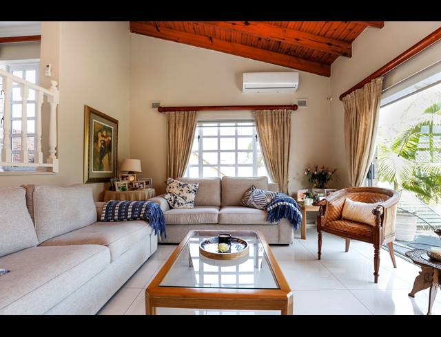 4 BEDROOM HOUSE FOR SALE IN LA LUCIA